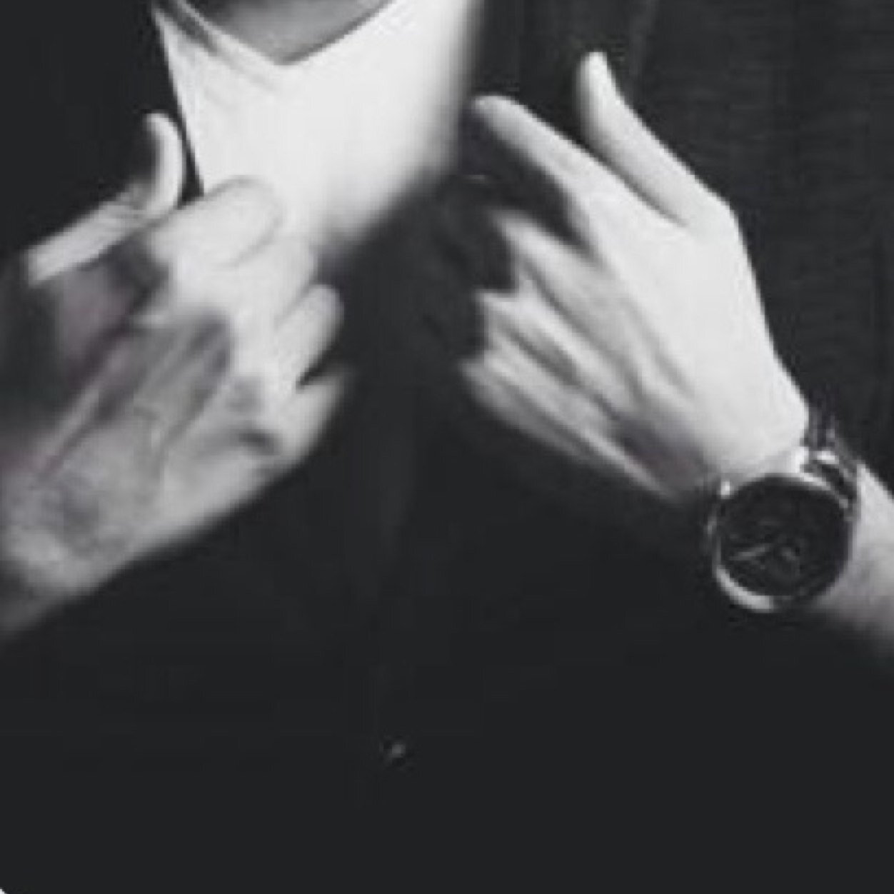 ليس جميع تغريداتي تعبـر عن حالتي بـل مجرد سطور أعجبتنـي .. فحيآتي لا تنطـرح أمـام أنظـار الجميـع ♡ &الخاص للأهميه فقط &