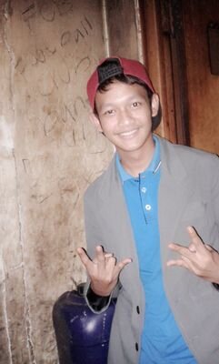 rofisantri25's profile picture. perubahan akan membawa kebahagiaan kekal || 74A1CEF3