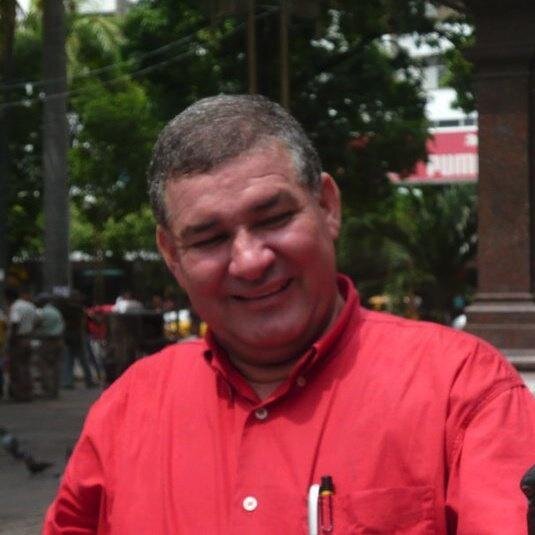 Parrandero de la vida, viva Colombia, viva el Vallenato, escritor de versos del alma.