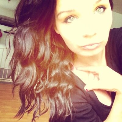 victorialarueg1's profile picture. She swears the moon don't hang quiet as high as it use too