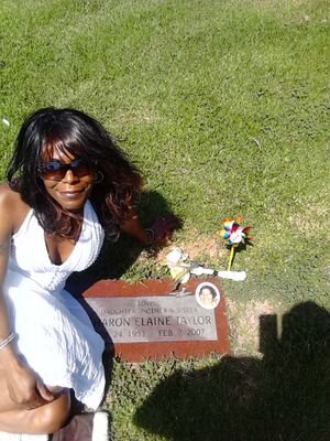 HillKeniya's profile picture. I write Books ,Poetry and fashion I'm very creative i have one beautiful daughter who is the best hair dresser and she also make's clothes