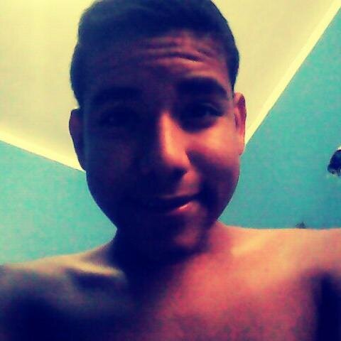 Soy un poco feo pero se cocinar Ujum *oo*.
