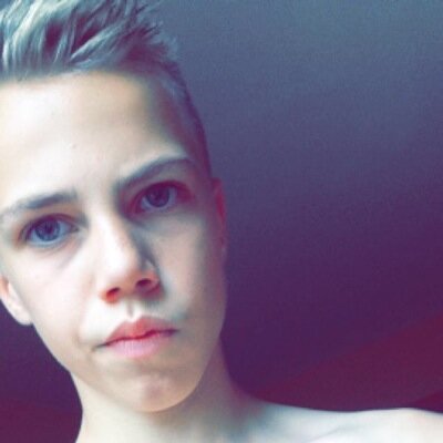 Follow back ❤️ Basket ❤️ OL ❤️ Real Madrid ❤️ Lebron James aux Cavaliers ❤️❤️
