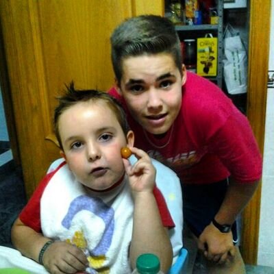 Enrique , chico del 99 ,Cañetero 17% . Amante de la musica,aficiones:la caza i la pesca. Amigo de mis amigos, Si hoy no luchas mañana no llores :)