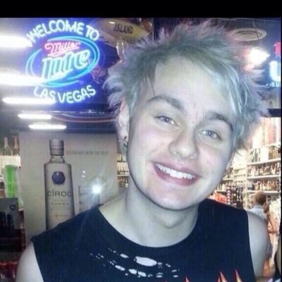 hi! @xtbhclifford just gave you a free follow, so it would mean so much if you could follow her! thanks