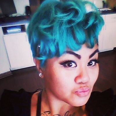 Hair Stylist with Massive Sw@gg