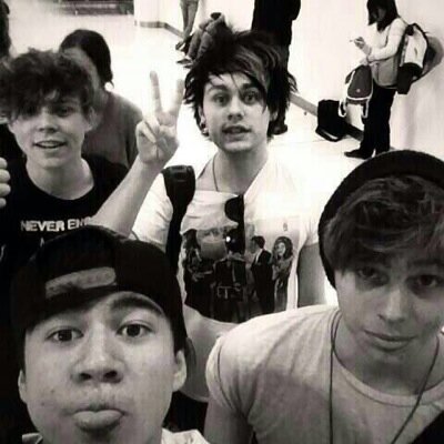Dutch fangirl 5sos my life ; Ashton, Calum, Luke and Michael changed my life forever ❤️ 15 years * All time low * June24