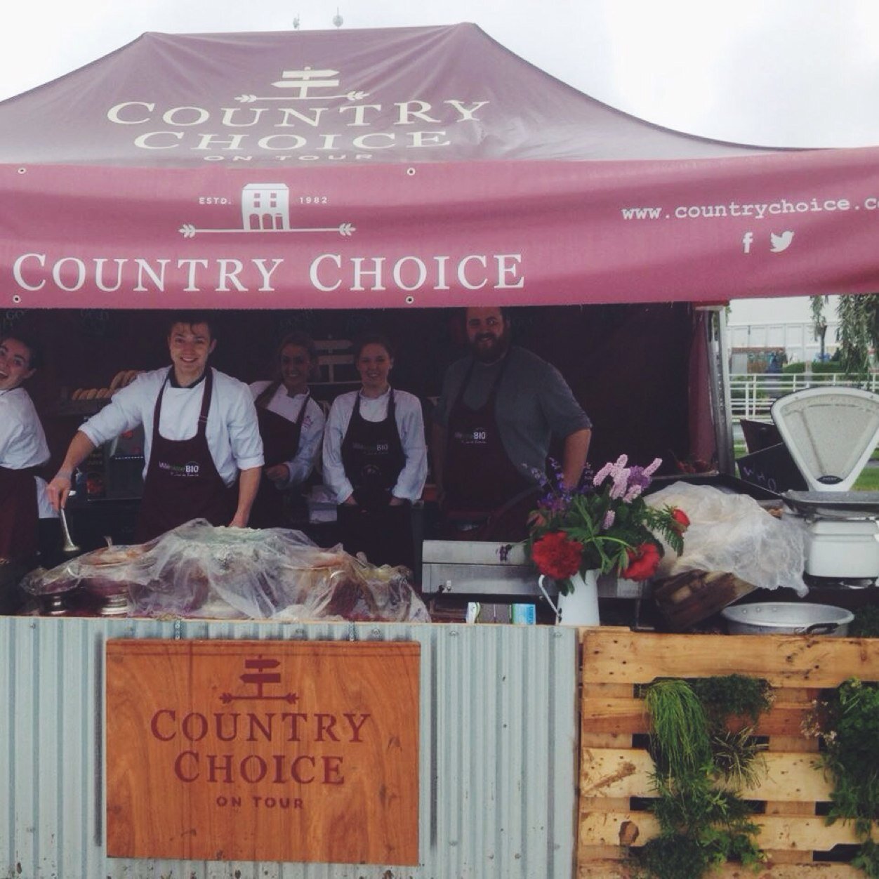 Occasionally feeding you at Irish Summer festivals, at times found in @countrychoice_, mostly around @NutShed_ HQ