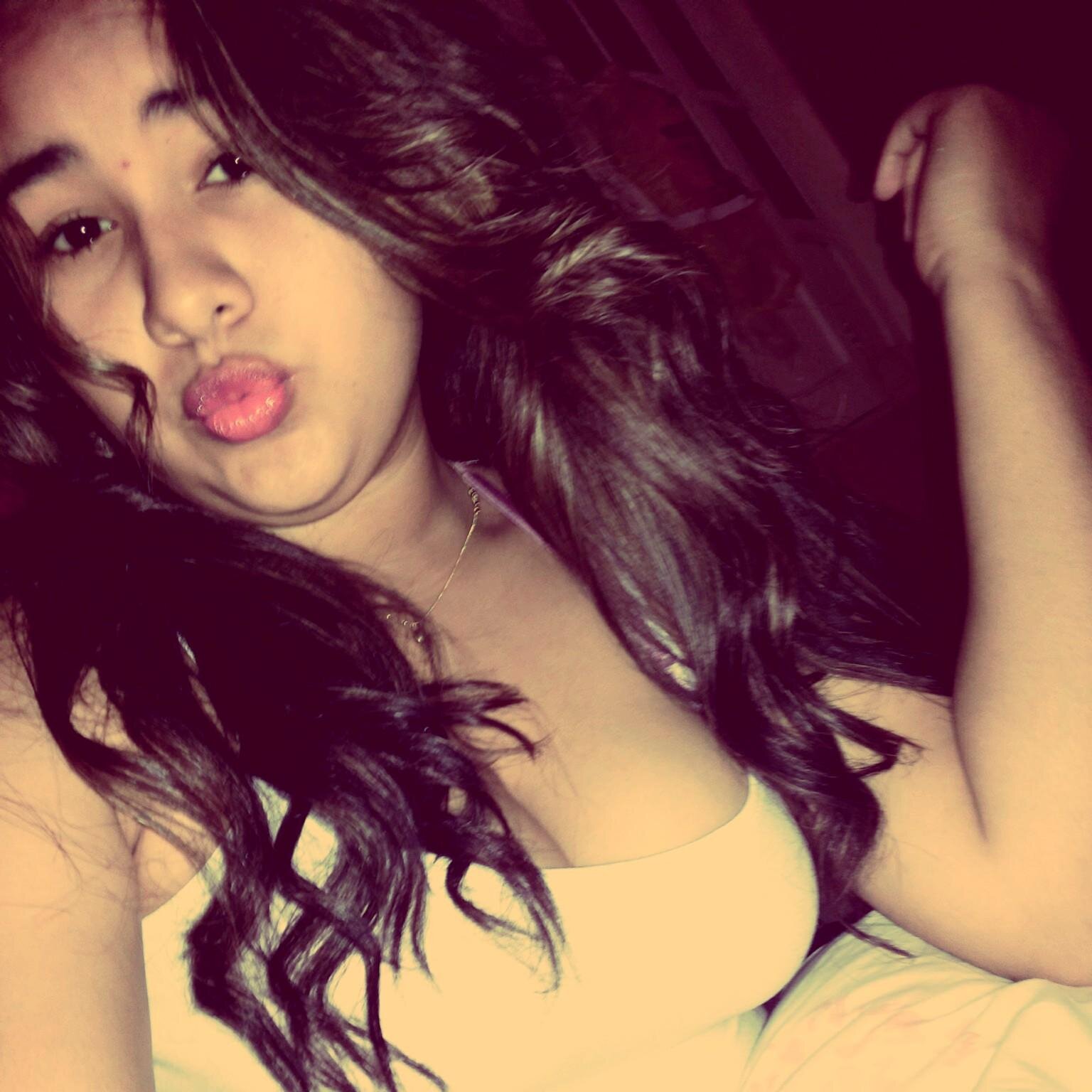 , oooxxi, a Karrine ser tão, tão Feia Linda :$$ te gosto demais sua escrota, quero sempre ter voce por perto s2 *-* / @_umapretiiinha *-*