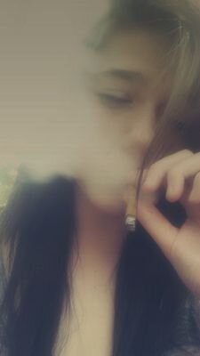 Chillin in tha back smokin Bluunts b ,