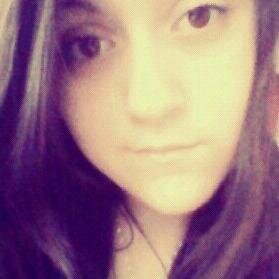 Sólo soy una estúpida de 15 años que lo único que quiere es pasarla bien con sus amigos y su familia. Y pasar de grado de una buena ves!