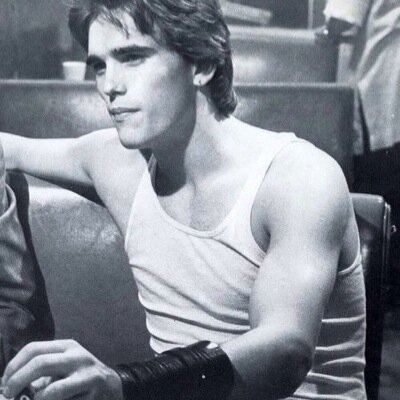 I'm not the type to mess with so ya better watch what ya say or some fists may be involved. @Elise_Cade is my lovely lady. [Greaser/RP/Taken]
