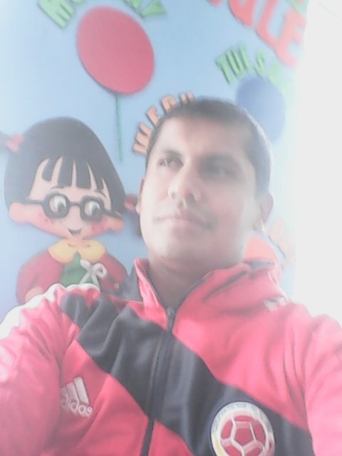 si no puedes ser el lápiz para escribir la historia del  amor de tu vida. entonces  se el borrador para borrar todas sus tristezas