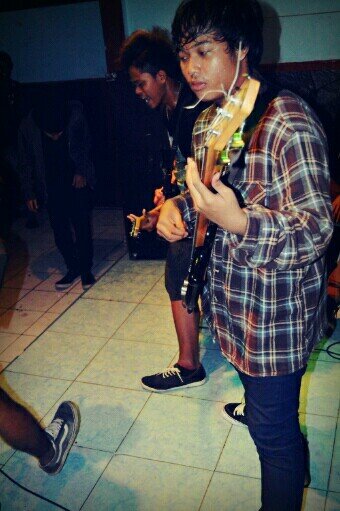 Simple || we are the music makers and we are the dreamers of dreams :)