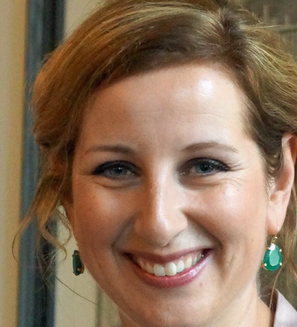 verloskundige in het LUMC, bestuurslid KNOV, vrouw van Erwin, moeder van 3 zonen, doctor, enthousiast, energiek en open