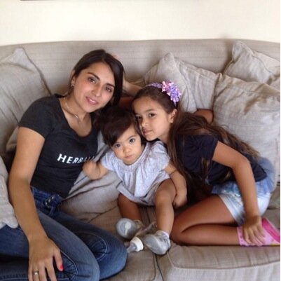 Casada, Mamá de 3 hijas..y 1 nieta Secretaria de profesion y hace 23 años dedicada a Herbalife, feliz en esta actividad junto a mi familia.