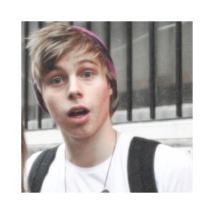 please go follow @lhommerun :D it would mean a lot ✨