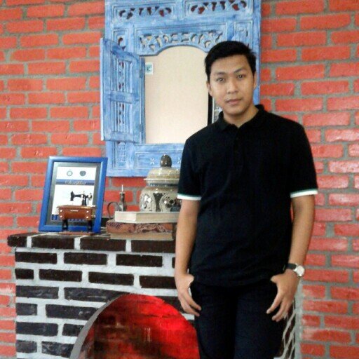 adrianedo91's profile picture. think positive n work hard