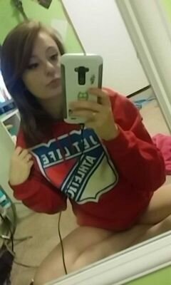 faggotsophie's profile picture. wearing enough eyeliner to outline a corpse