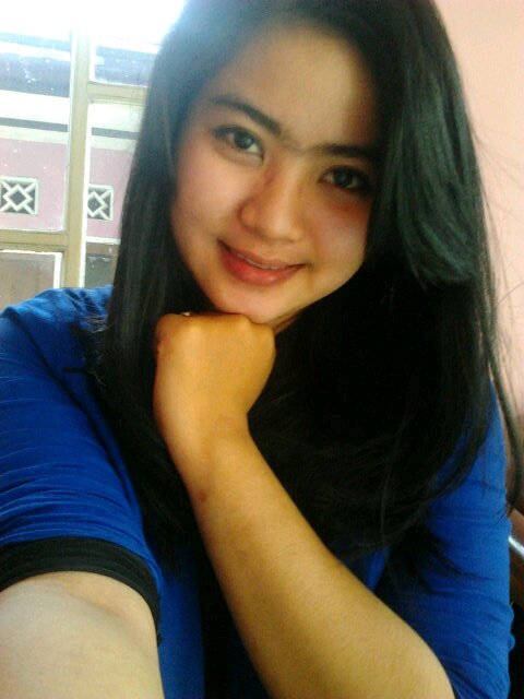 I'm not perfect but I'm just trying to be someone who can make others smile happy cz of the simplicity that I have.
 I'm Devi Navyta Nur Khusnul Qotimah..
 :)