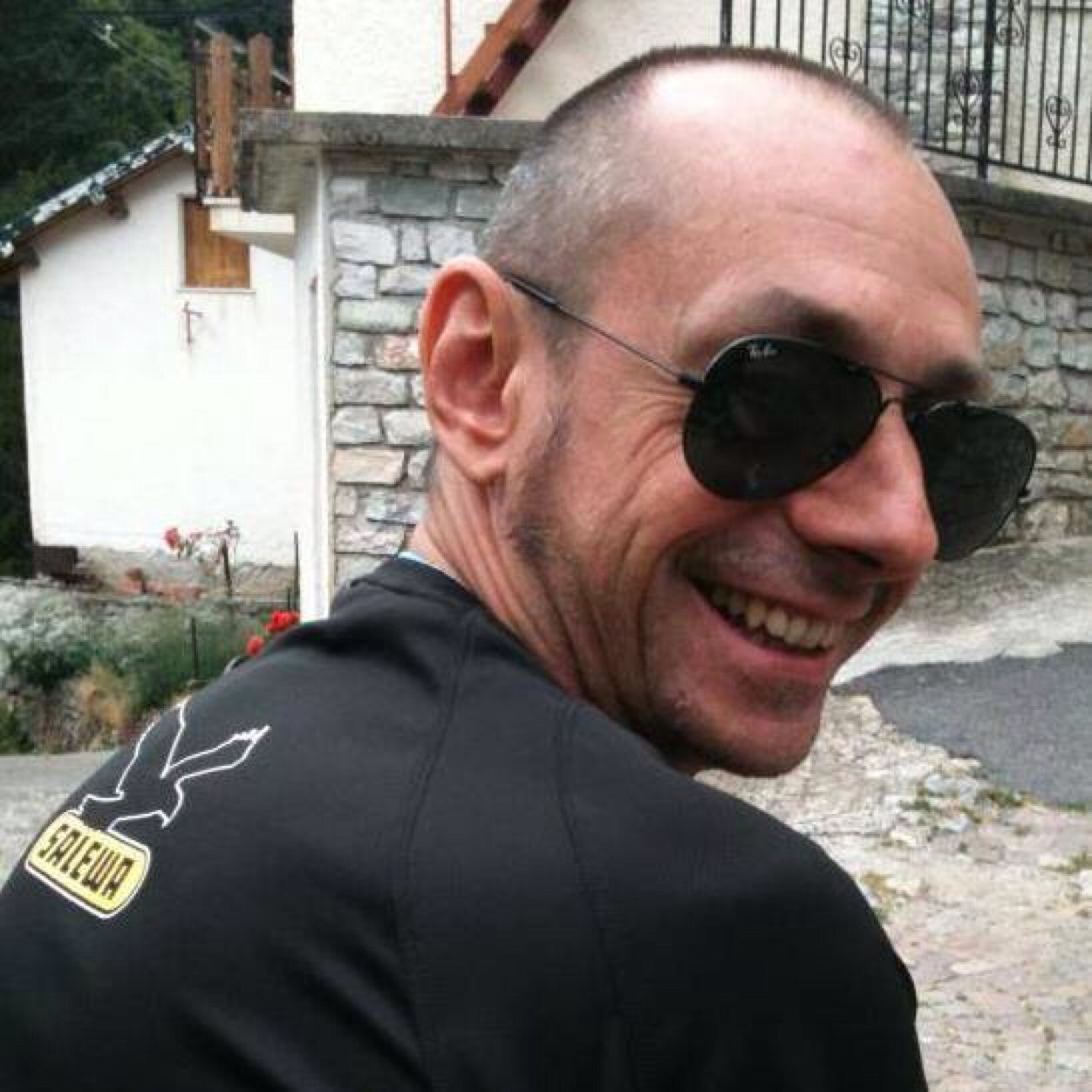 Amosdeo's profile picture. 