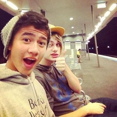 follow @marchinglouis and get her to 2k!! Ask for a follow back!