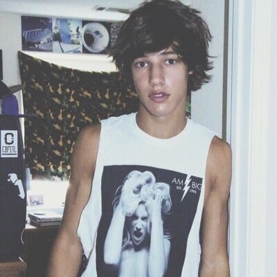 hey beautiful, do me a favor and follow @grinningnash ? thank you so much. have a nice day. (: and dont forget to smile