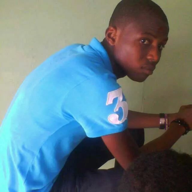 i am meeeee...kul and fun...and oh loves Man United