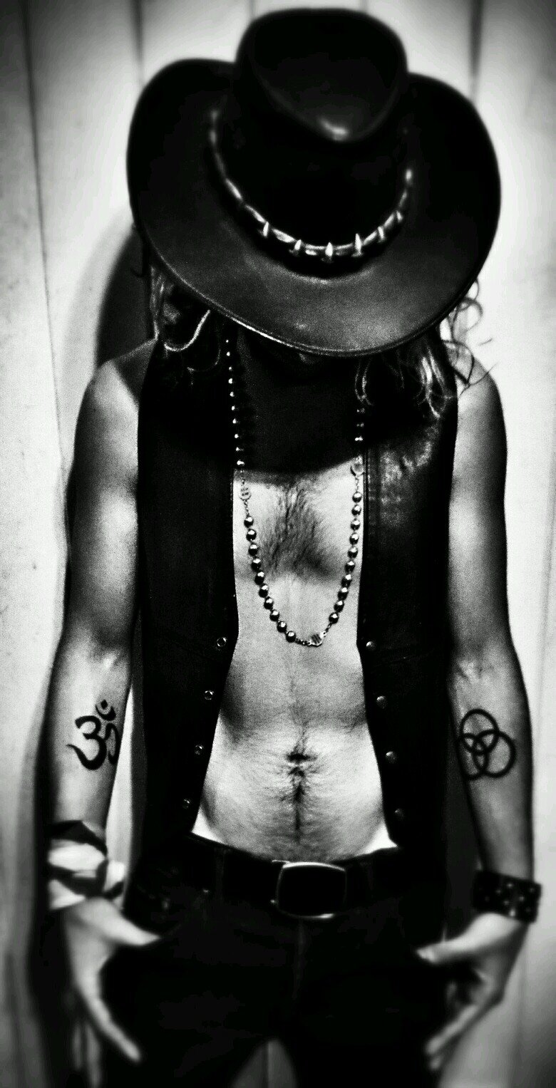 ManuelMaestu's profile picture. I love music, it makes me happy and i love play my drumset.. This is my life.