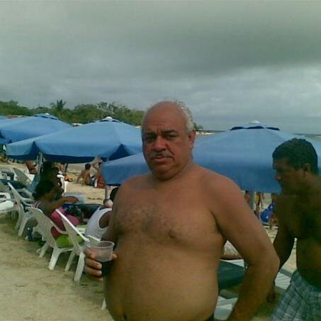 soy un gordo moreno, agradable y de buen caracter