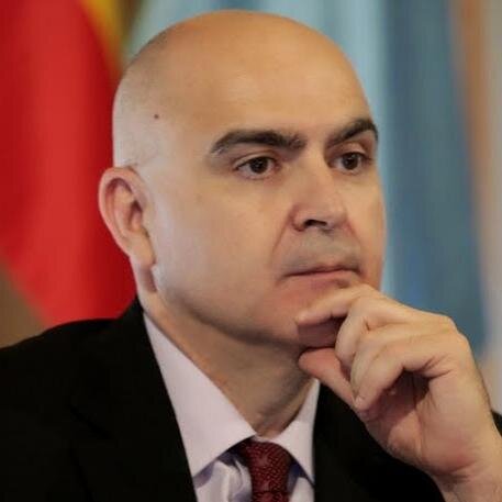 Catedrático de Instituto. Historiador.