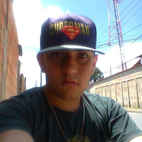sou feliz e gosto de fazer farra