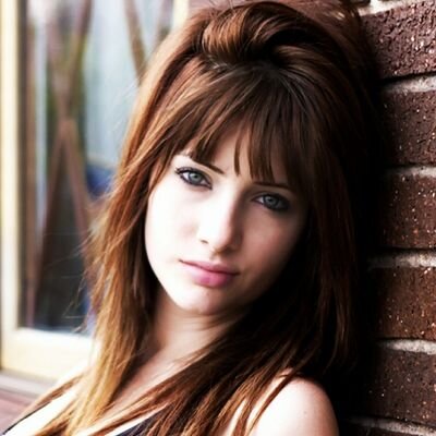 16.Gryffindor.Hija de Ron y Hermione.Hermana de Rose,Hugo y Finny.Curiosa y despistada.#MHPR