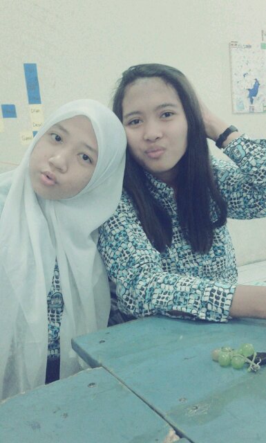 Udeles {}