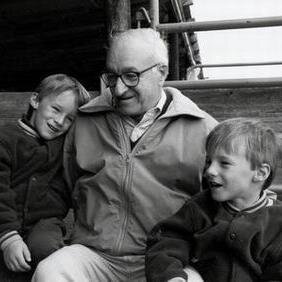 Creator of the Social Learning Theory. Professor at Stanford University.