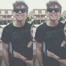 fadinglxght's profile picture. i'll do anything you say, if you say it with your hands.