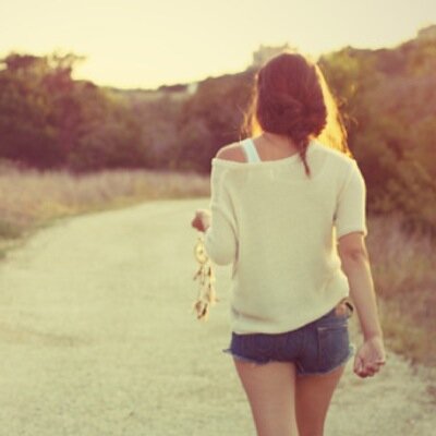 The thoughts that run through every girls head 
♀