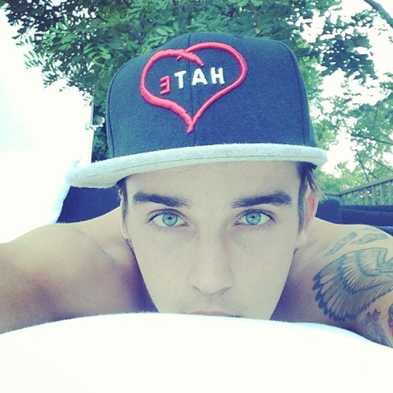 Aye, I'm Oliver. Want to know more, talk to me. And get off of my profile, stalker :) [Roleplay, not Beau]