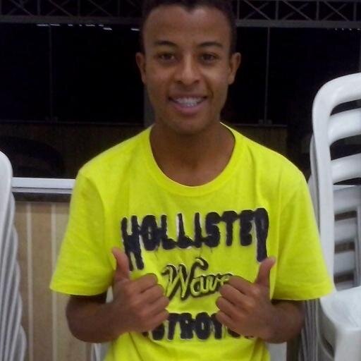 A vida não reserva nada para quem desisti só tem futuro aqueles que não tÊm medo de seguir em frente..

Deus... Obrigado por me escolher