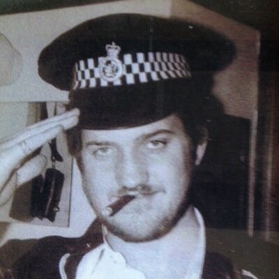 33 yrs Police Officer London, retired. Now Black Cab driver. Arsenal & West Ham. Rod Stewart living legend. Love sport, football, hate ignorance & rudeness.