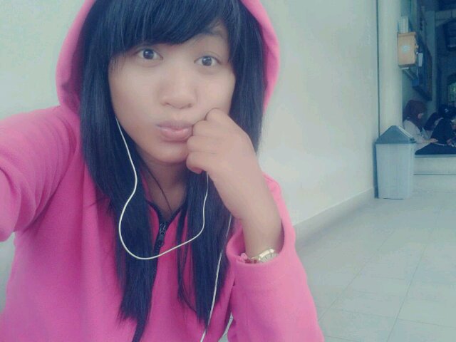 nophiepiopio's profile picture. silly