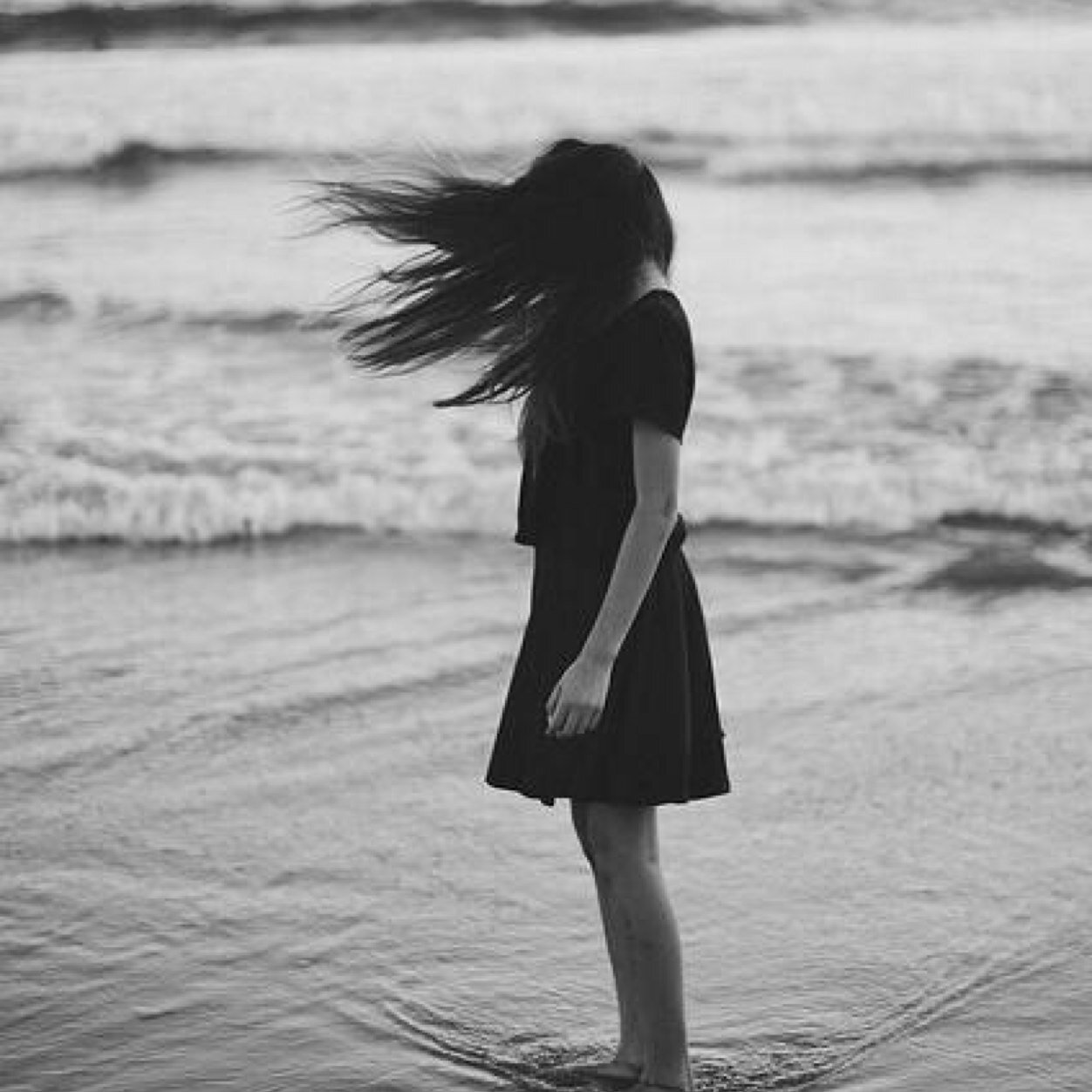 Falling_apart_2's profile picture. Bisexual / mi mente esta hundida en la oscuridad entre visiones sadicas y suicidas y vivo soñando con cuerdas y cuchillas ...PUNK,ROCK,METAL SON MI VIDA ..