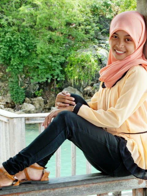 Ibu… adalah wanita yang telah melahirkanku merawatku membesarkanku mendidikku hingga diriku telah dewasa.