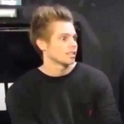 5sos love you so much and you are loved by the whole 5sosfam (◕‿◕✿) free follow from @BANDANAASHT0N ♡