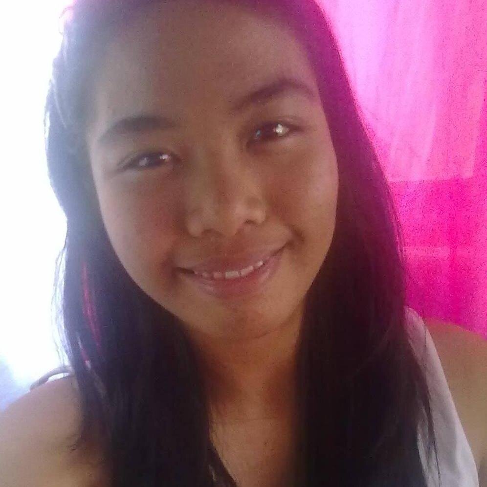 simple girl , love to play volleyball, friendly, :D