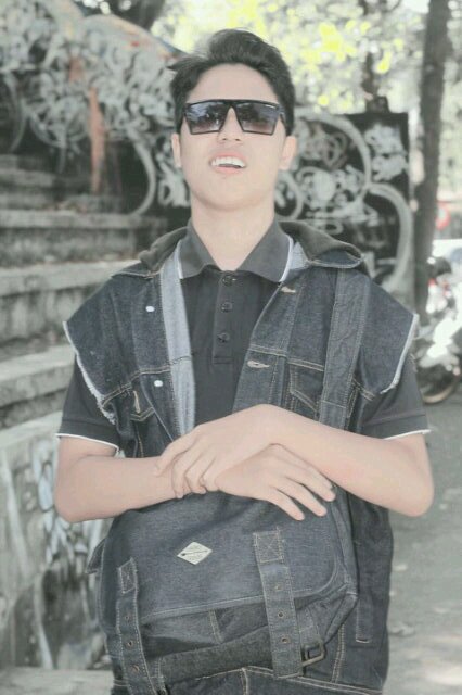 New Twitter @DekGus_