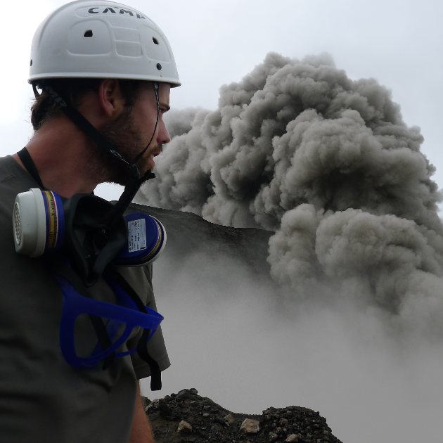 Volcanologue, gemmologue, un brin aventurier et amoureux de la Mélanésie.