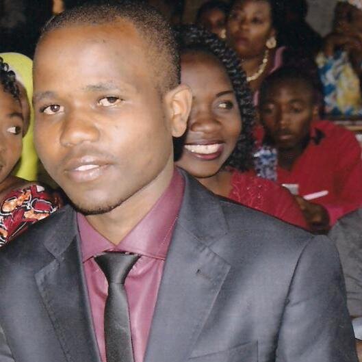 Jeune Congolais de la RDCongo, théoricien et chercheur en Coopération Internationale. Je suis favorable pour la démocratie et la justice au monde.