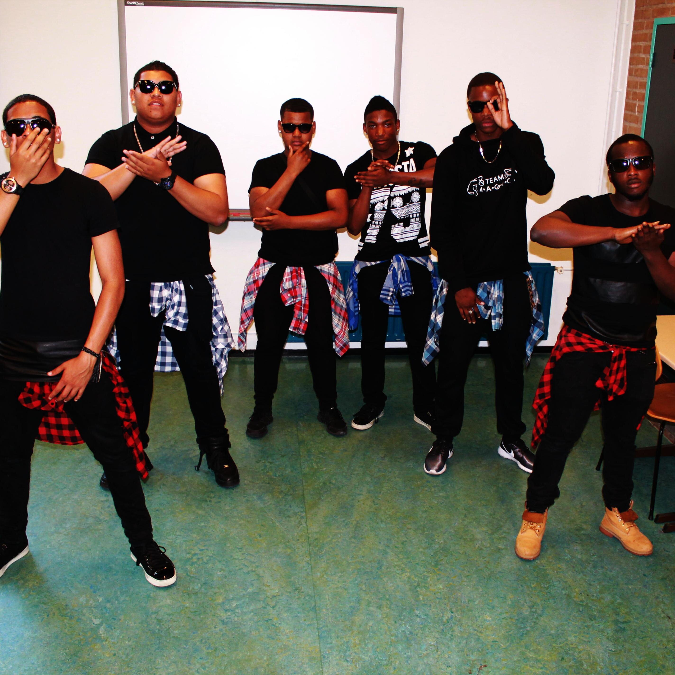 Team Magic Is An Entertainment Group With 4 Entertainers. We Have Rappers, Dancers, Singers, Brassband and Alot More Magic! boekings: team.magic070@gmail.com