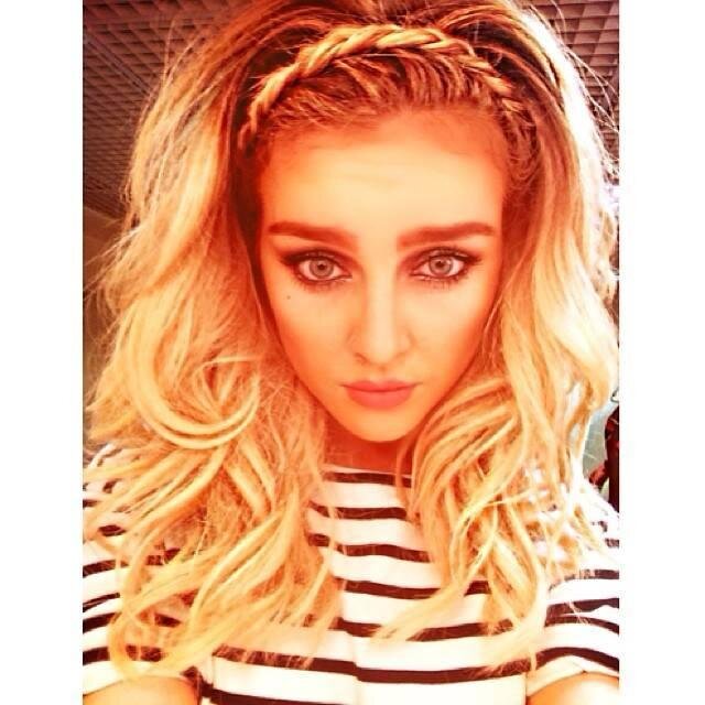 ♥ || @onedirection || @5SOS || @LittleMixOffic || @selenagomez || @ddlovato || @MileyCyrus ♥ #Zerrie #Jelena #Elounor #Payzer #Sophiam {Greece}